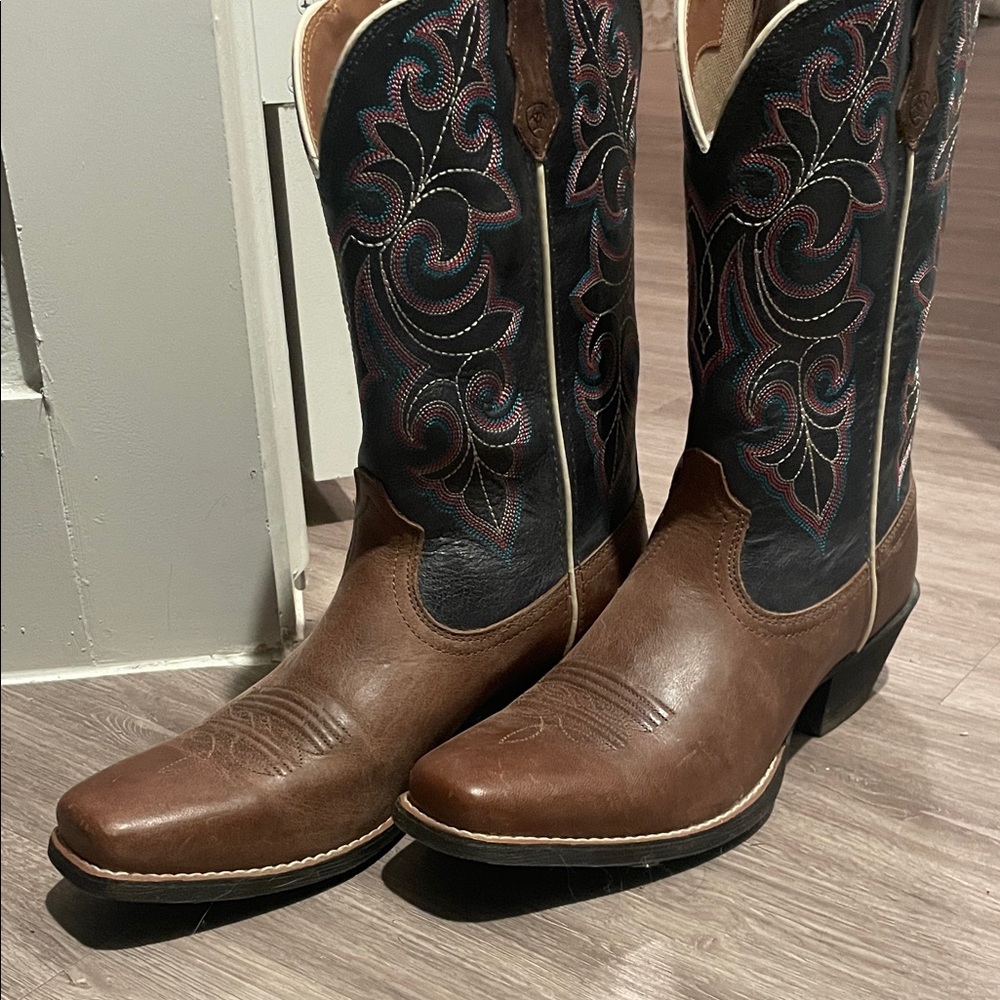 ARIAT ROUND UP SQUARE TOE NWOT STORMING - BOOT LADIES - 10040446